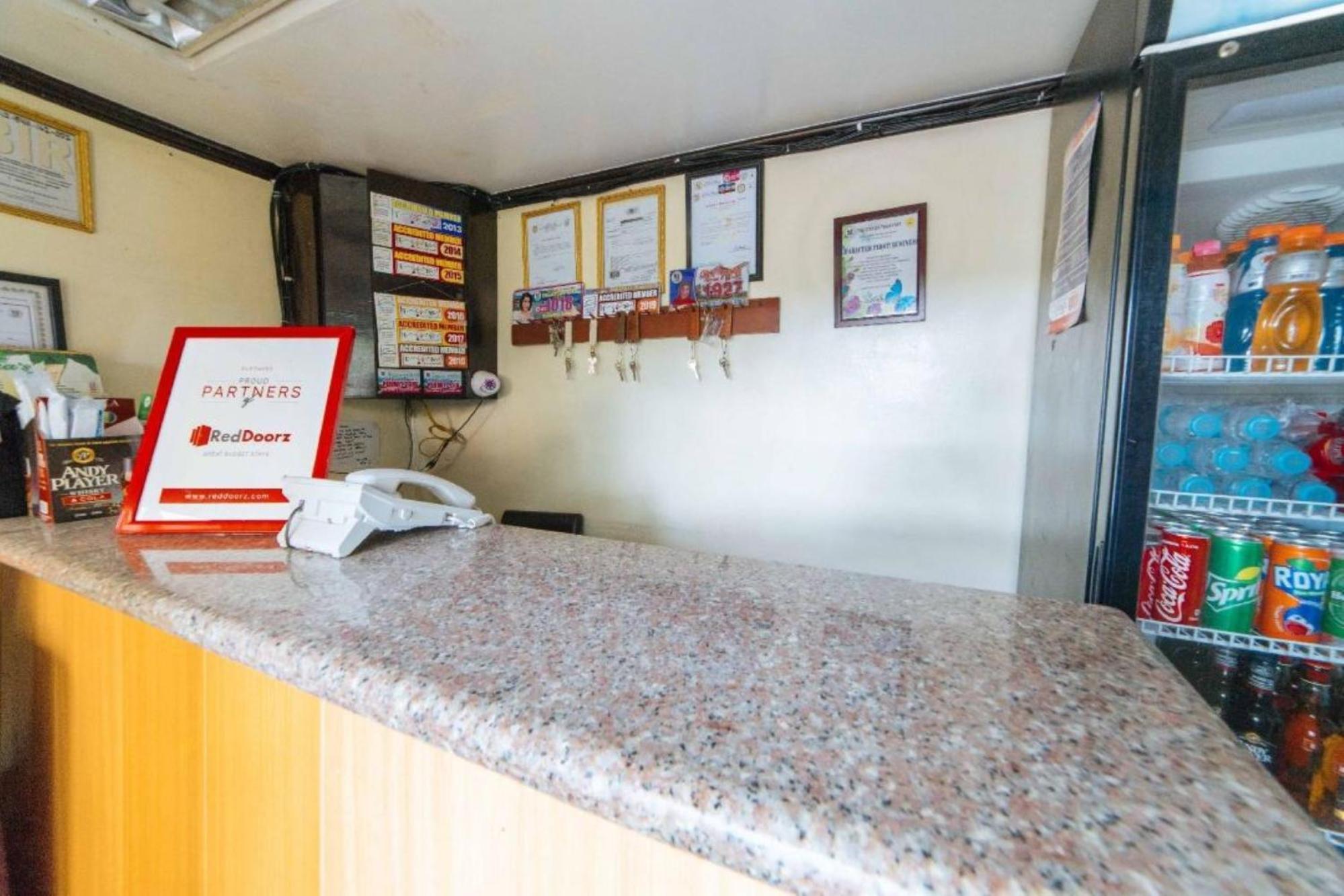大雅台 Reddoorz At Tagaytay Road酒店 外观 照片